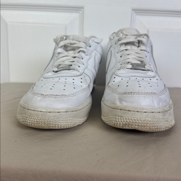 Nike women’s Air Force one basketball sneaker shoes size 9.5 white - Picture 3 of 10